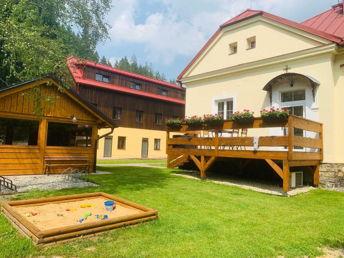 ビーラー Stodola Na Bileアパートホテル エクステリア 写真